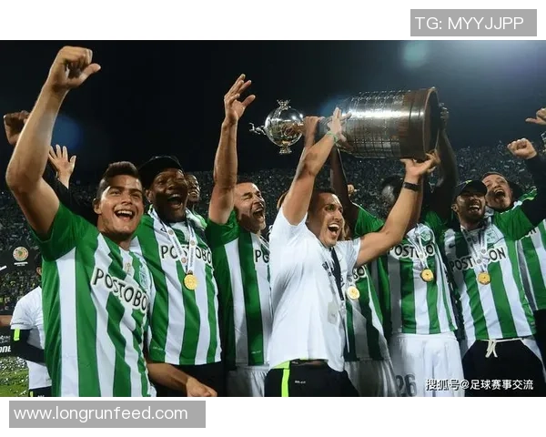 重庆足球队在杯赛积分榜上以93分稳居第一名展现强劲实力